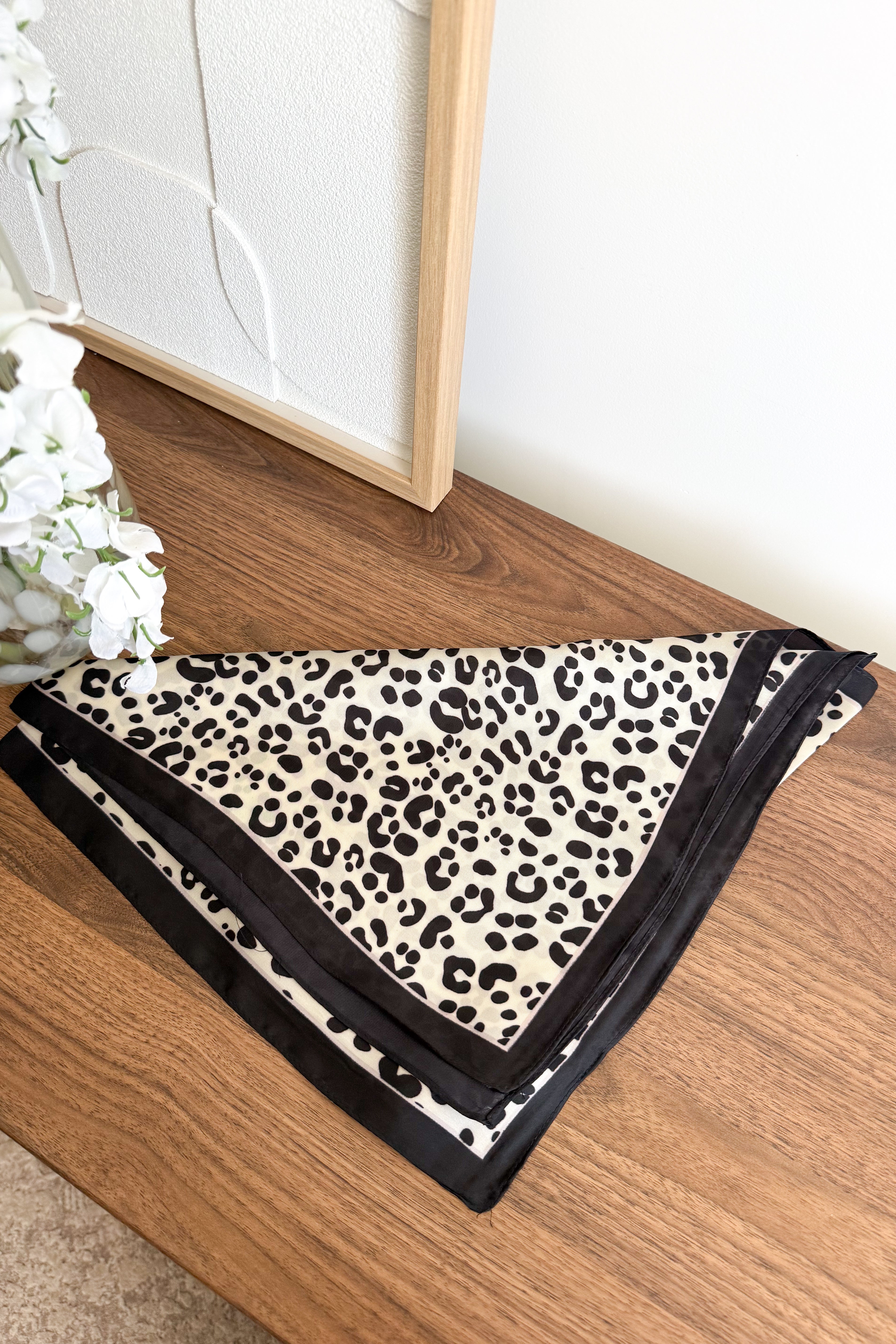 FOULARD LÉOPARD NOIR