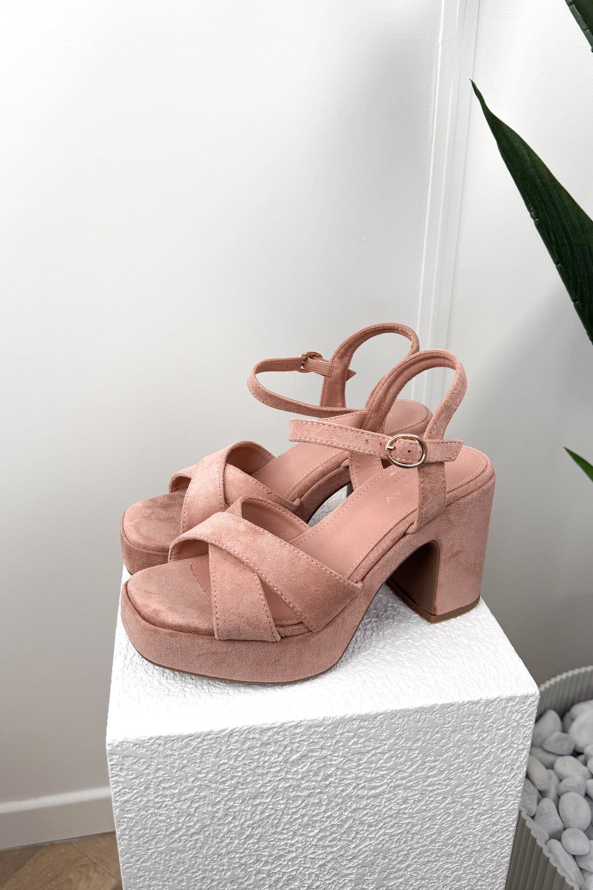 TALONS ILONA