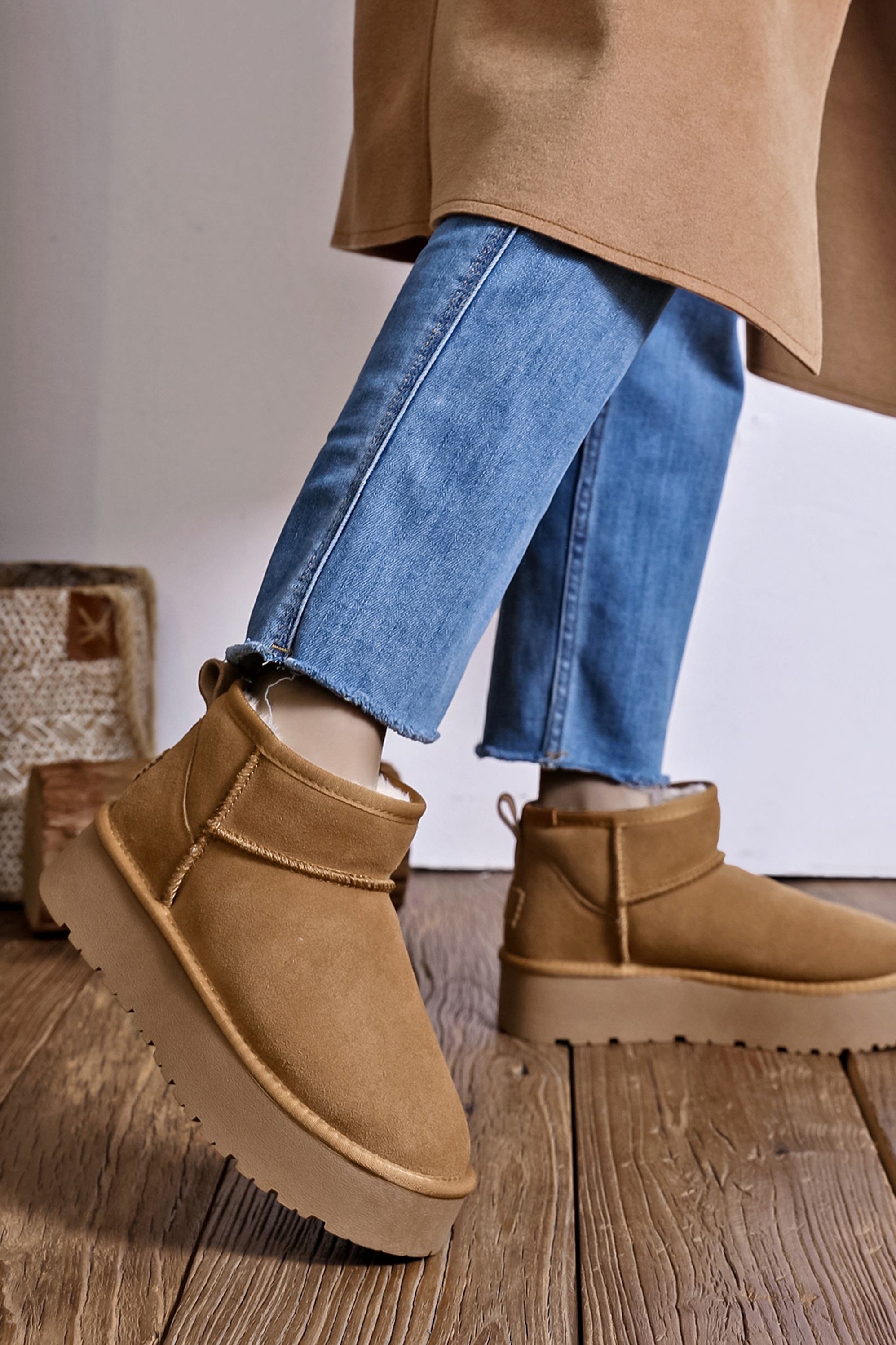 BOTTINES UGGY CUIR