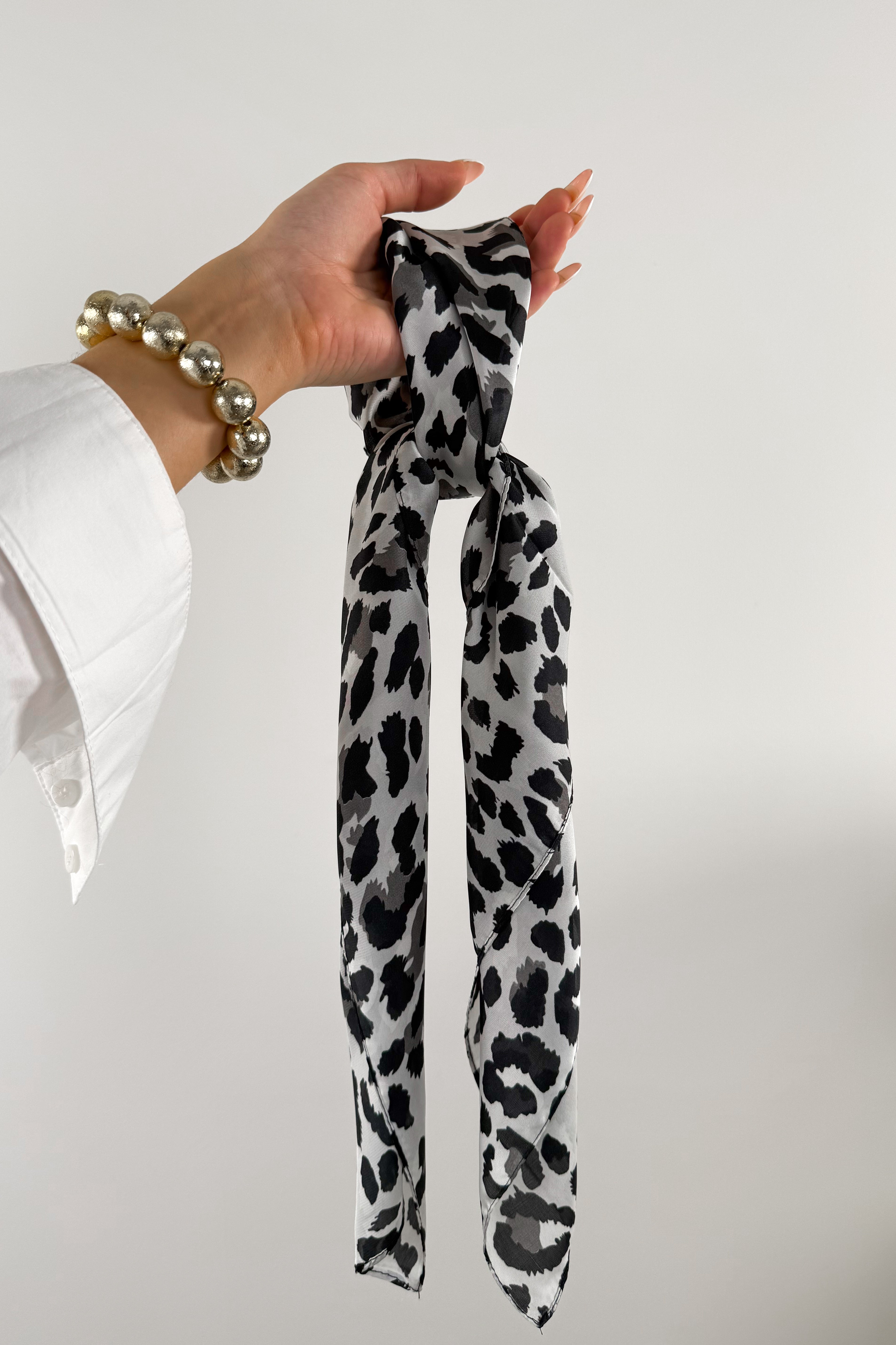 FOULARD LÉOPARD GRIS