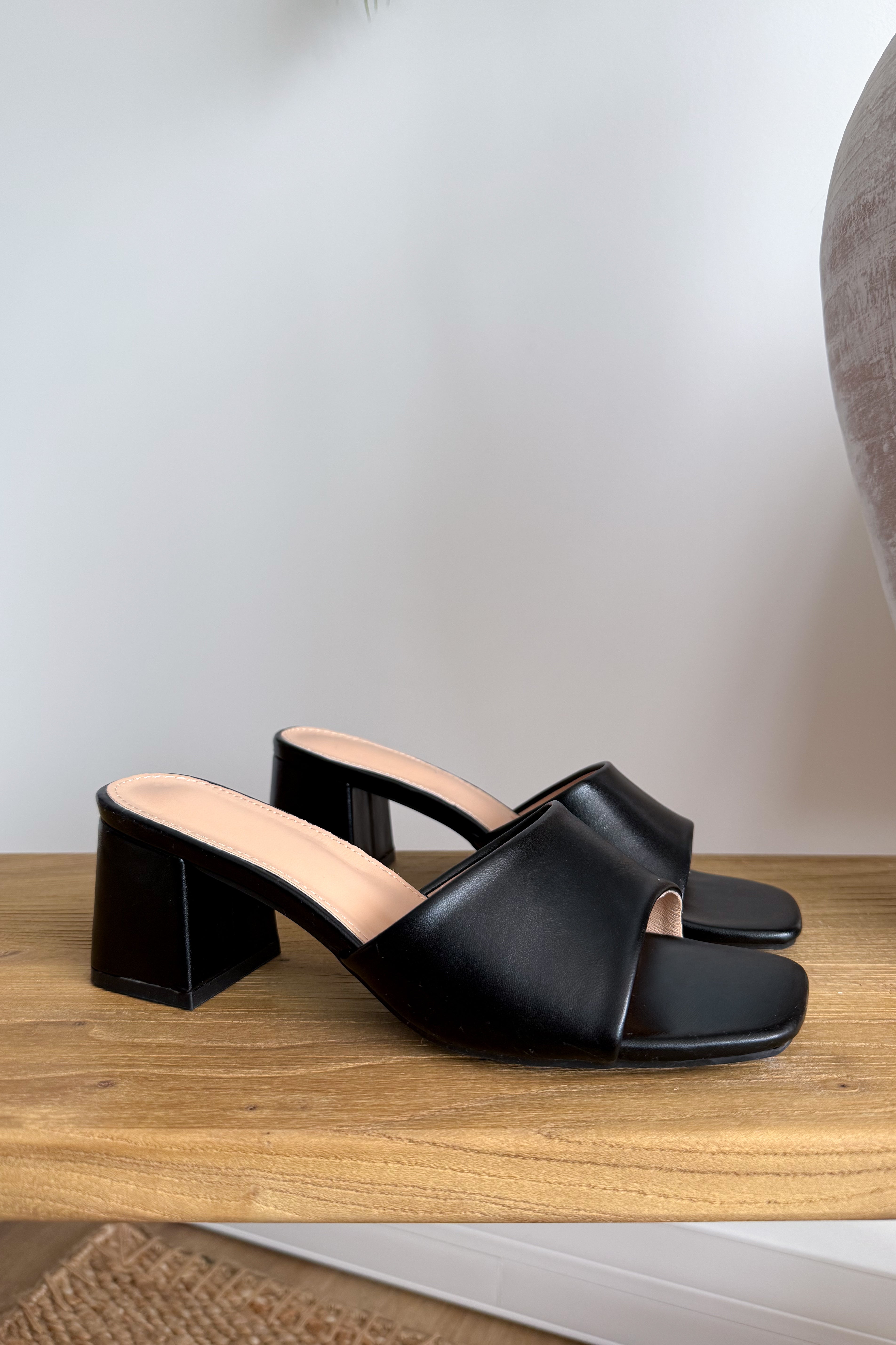MULES CARLA